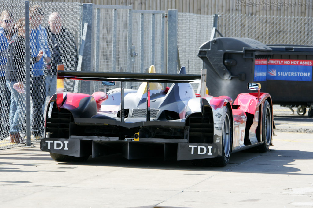 McNish' stricken Audi   - 2010 Le Mans Series Silverstone 1000 km (ILMC)