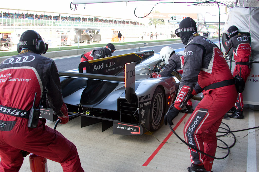Audi stop - Chassis: 107  - 2011 Le Mans Series 6 Hours of Silverstone (ILMC)