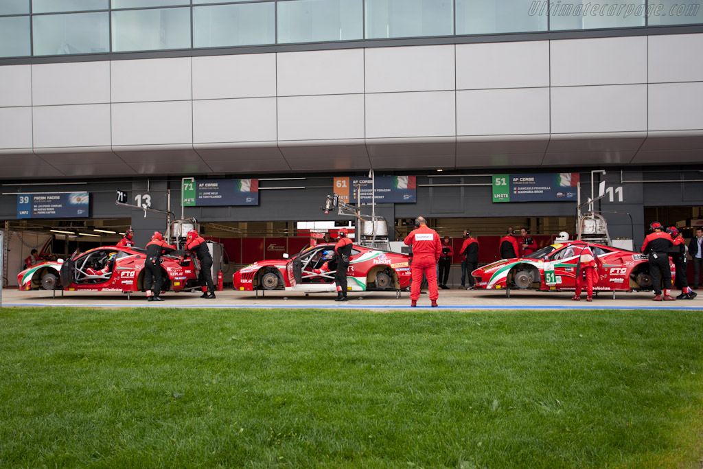 Grass in the pitlane - Chassis: 2464  - 2011 Le Mans Series 6 Hours of Silverstone (ILMC)