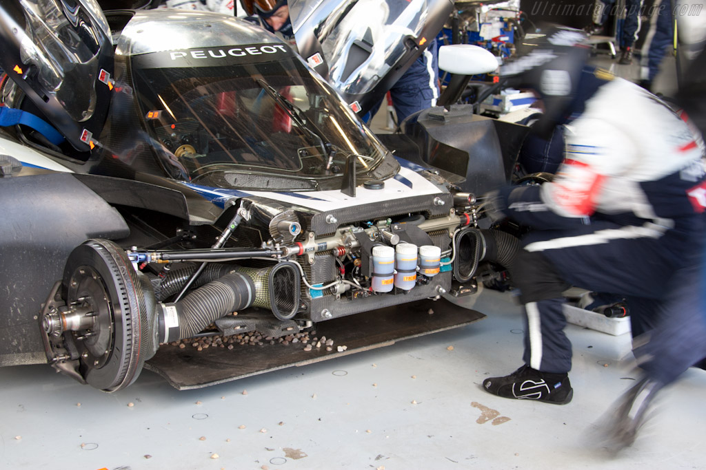 Peugeot Damage   - 2011 Le Mans Series 6 Hours of Silverstone (ILMC)