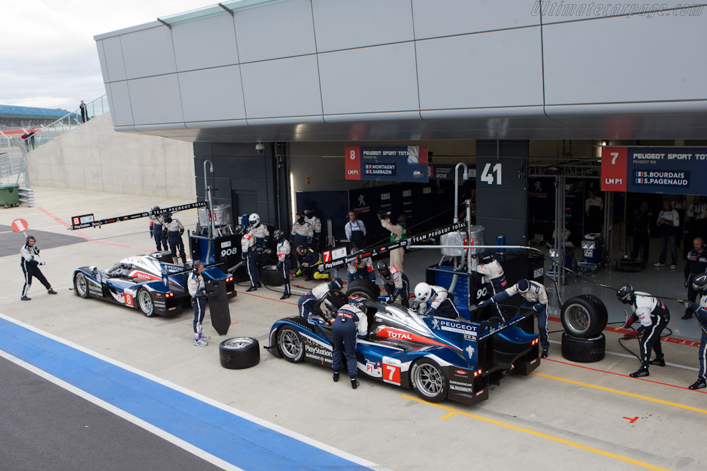 Peugeot stop   - 2011 Le Mans Series 6 Hours of Silverstone (ILMC)