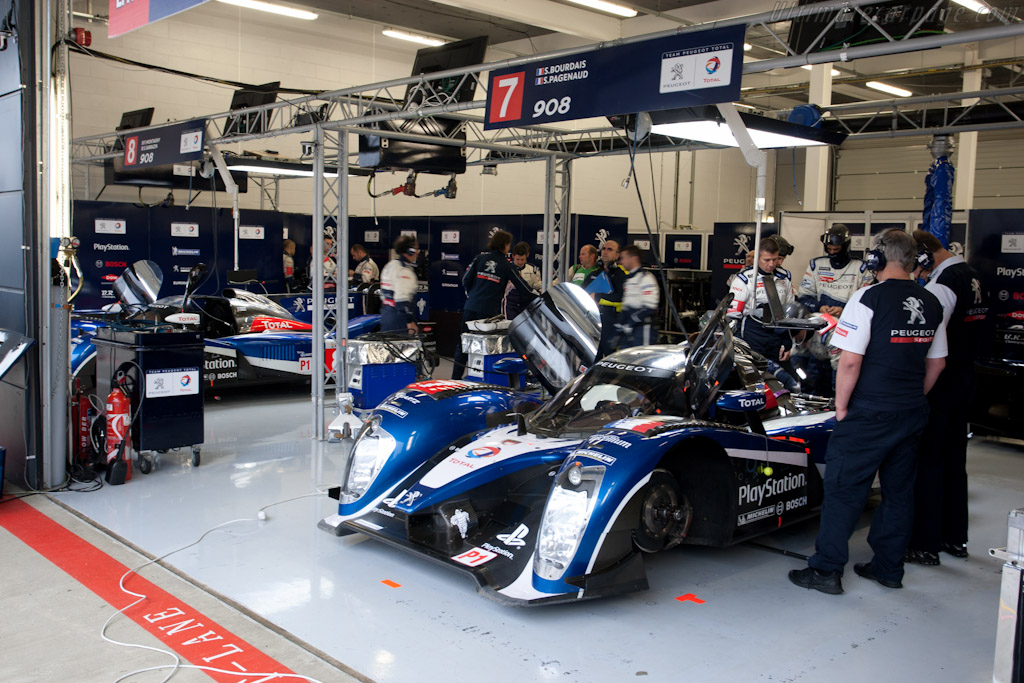 Peugeots   - 2011 Le Mans Series 6 Hours of Silverstone (ILMC)