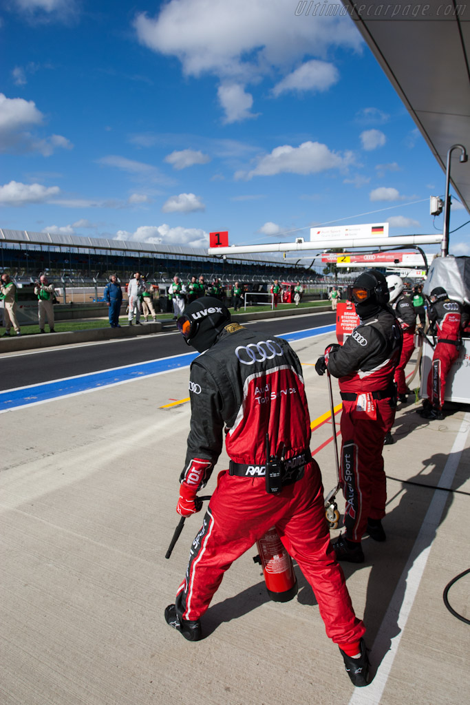 Ready for stop   - 2011 Le Mans Series 6 Hours of Silverstone (ILMC)