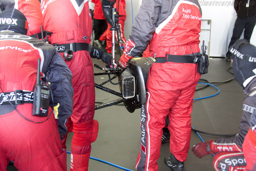 Replacement R18 suspension - Chassis: 107  - 2011 Le Mans Series 6 Hours of Silverstone (ILMC)