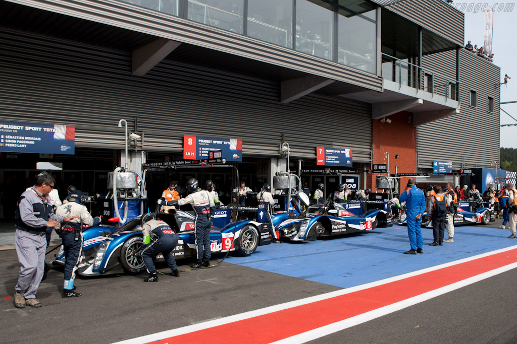 Peugeot waiting in vain for qualifying to resume - Chassis: 908-03  - 2011 Le Mans Series Spa 1000 km (ILMC)