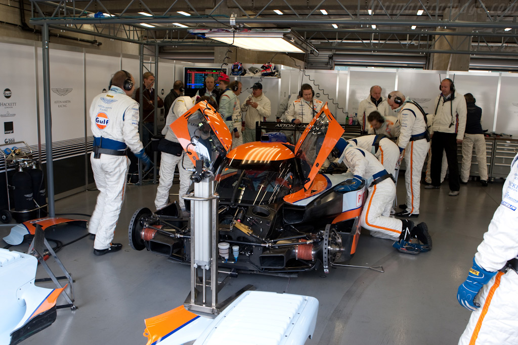 Trouble at Aston Martin Racing - Chassis: B0960-HU02  - 2009 Le Mans Series Spa 1000 km