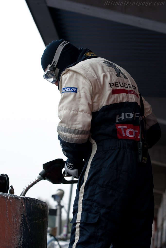 Filling up the filler   - 2010 Le Mans Series Spa 1000 km