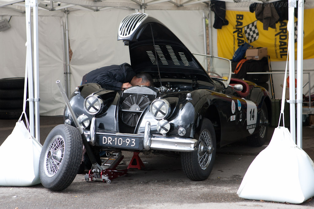 Final preparations   - 2011 Spa Classic