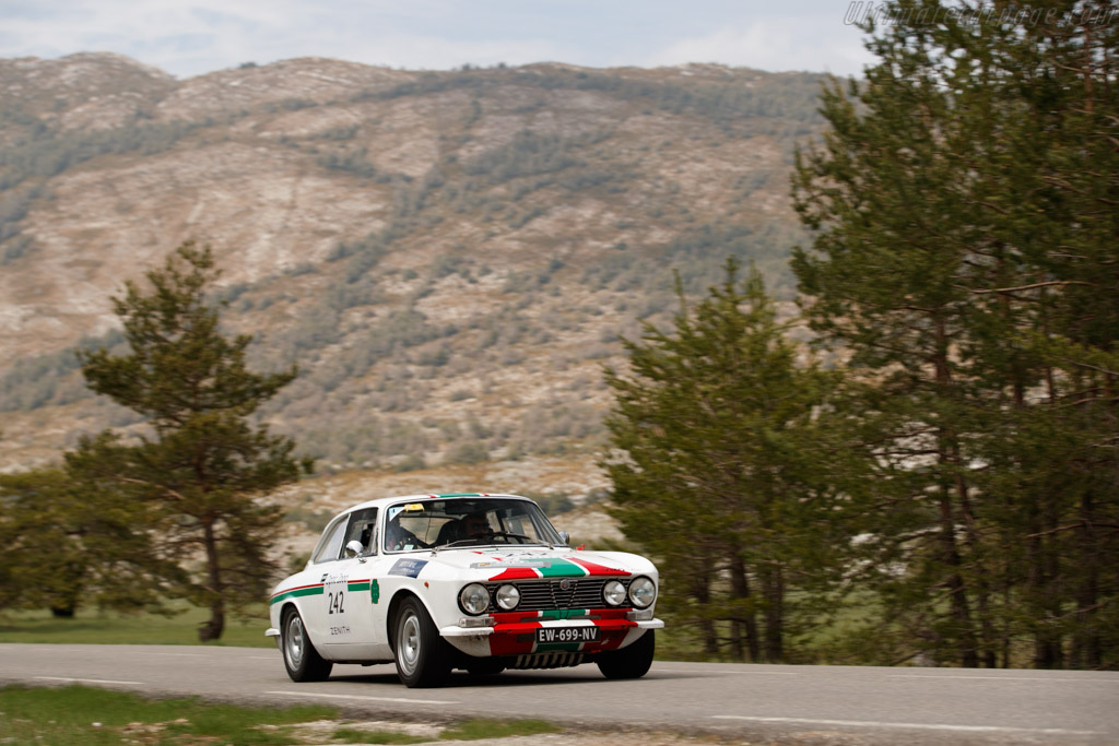Alfa Romeo 2000 GTV  - Driver: Pierre Novikoff / Matthieu Lamoure - 2018 Tour Auto