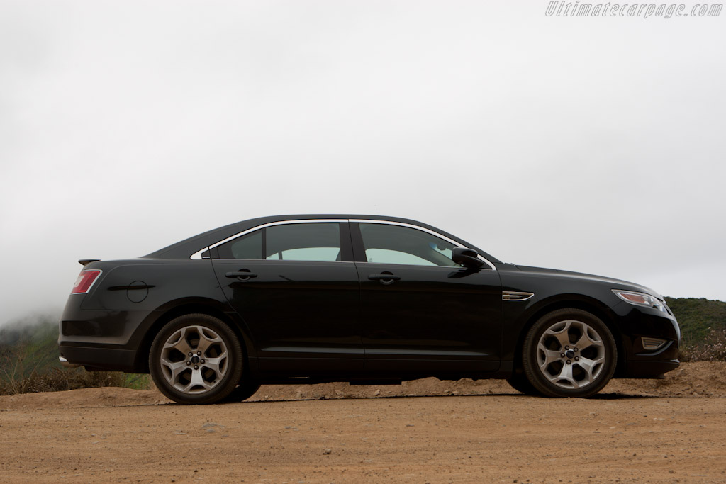 Ford Taurus SHO   - Ford Taurus SHO on Highway 1