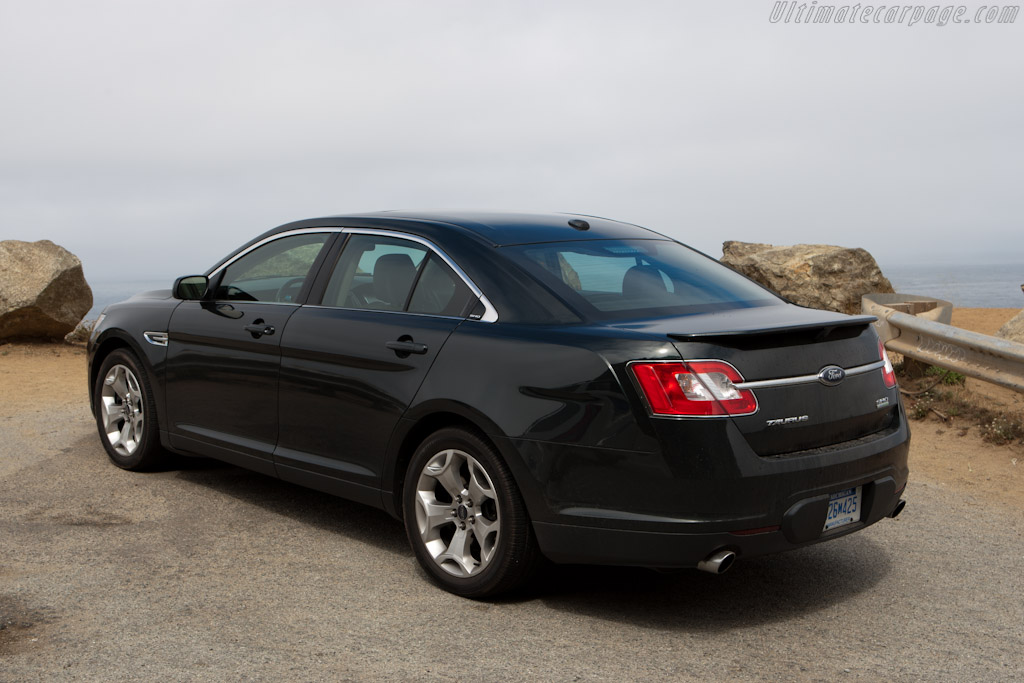 Ford Taurus SHO   - Ford Taurus SHO on Highway 1