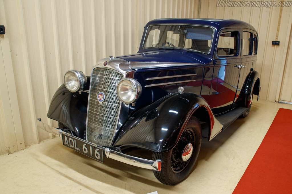 Vauxhall 12HP DY Light Six Saloon   - Torre Loizaga Museum