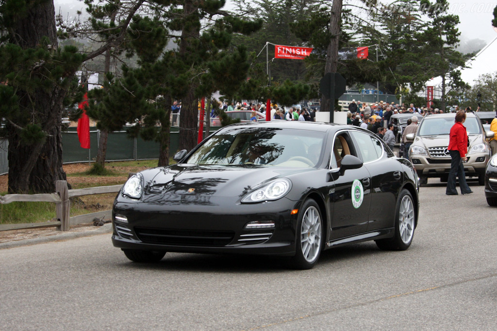 Off they go   - 2009 Pebble Beach Concours d'Elegance
