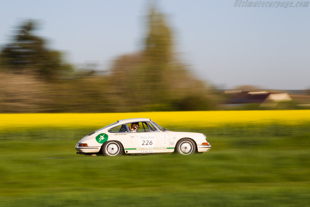 Porsche 911 - Chassis: 301003 - Driver: Gabriele Spangenberg / Andreas Middendorf - 2015 Tour Auto