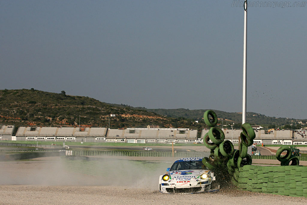 The end of Imsa Performance's race - Chassis: WP0ZZZ99Z7S799928 - Entrant: IMSA Performance Matmut - 2007 Le Mans Series Valencia 1000 km