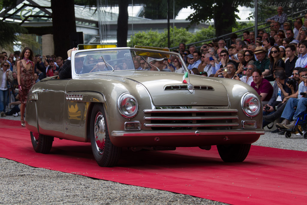 Alfa Romeo 6C 2500 S Pinin Farina Cabriolet - Chassis: 915169 - Entrant: Christopher Ohrstrom - 2015 Concorso d'Eleganza Villa d'Este