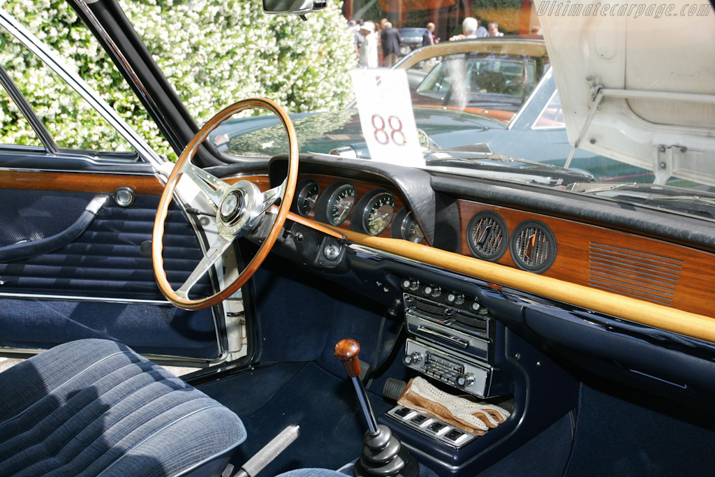 BMW 2000 CS - Chassis: 1102366  - 2011 Concorso d'Eleganza Villa d'Este