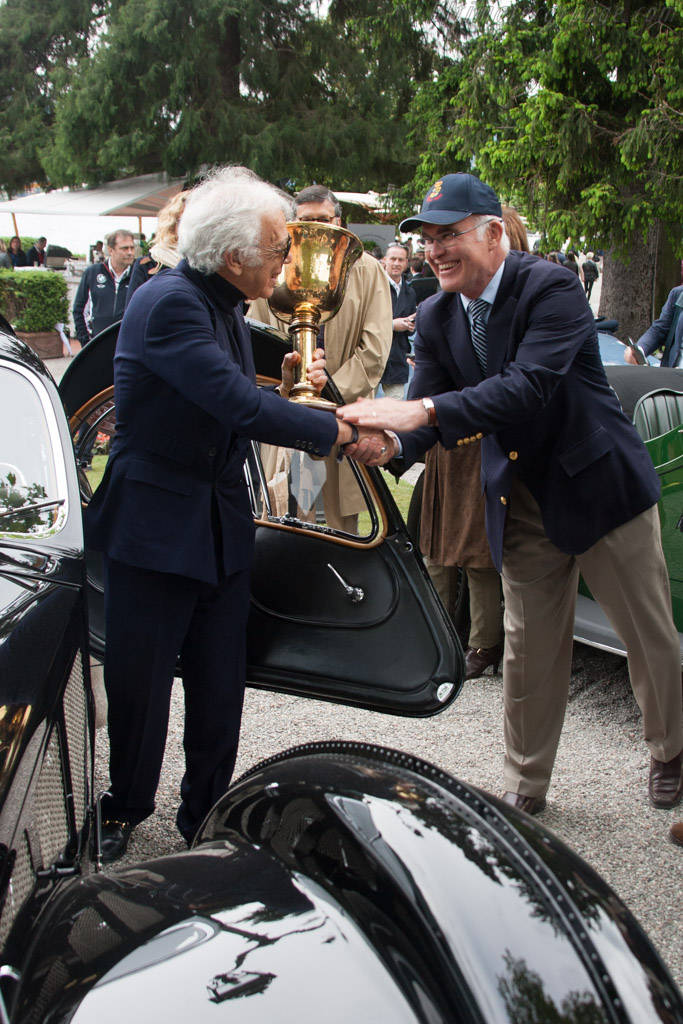 Lauren with restorer Paul Russell - Chassis: 57591  - 2013 Concorso d'Eleganza Villa d'Este
