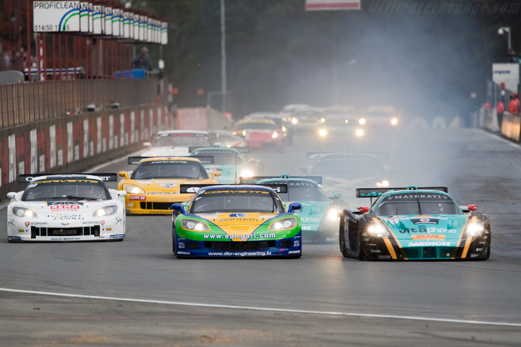 Off they go! - Chassis: 002  - 2009 FIA GT Zolder