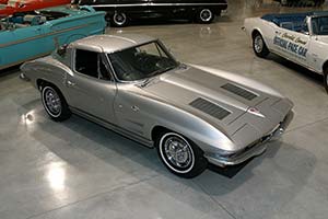 Click here to open the Chevrolet Corvette C2 Sting Ray Coupe 'Split Window' gallery