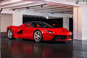 Click here to open the Ferrari LaFerrari  gallery