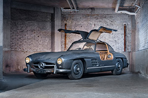 Click here to open the Mercedes-Benz 300 SL 'Gullwing' Coupe  gallery