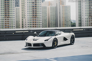 Click here to open the Ferrari LaFerrari  gallery
