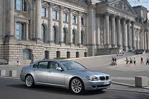 Click here to open the BMW Hydrogen 7 gallery