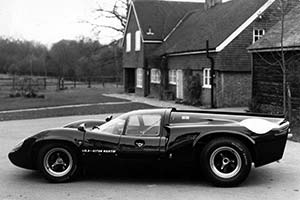 Click here to open the Lola T70 Mk3 Coupe Aston Martin gallery