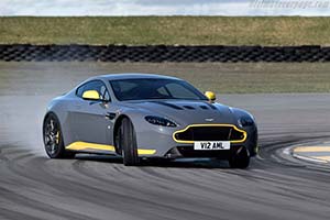 Click here to open the Aston Martin V12 Vantage S gallery
